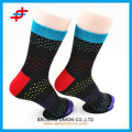 2015 derniers hommes sports chaussettes colorées pour la vente en gros pas cher et confortable